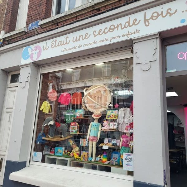 il-etait-une-seconde-fois-boutique-vetements-seconde-main-enfants-vitrine.jpg