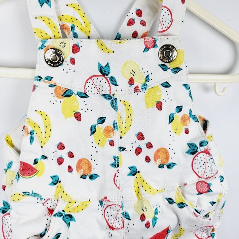 il-etait-une-seconde-fois-boutique-seconde-main-enfants-salopette-short-fruits-3-mois-fille-tape-a-loeil-vue-avant-zoom-detail