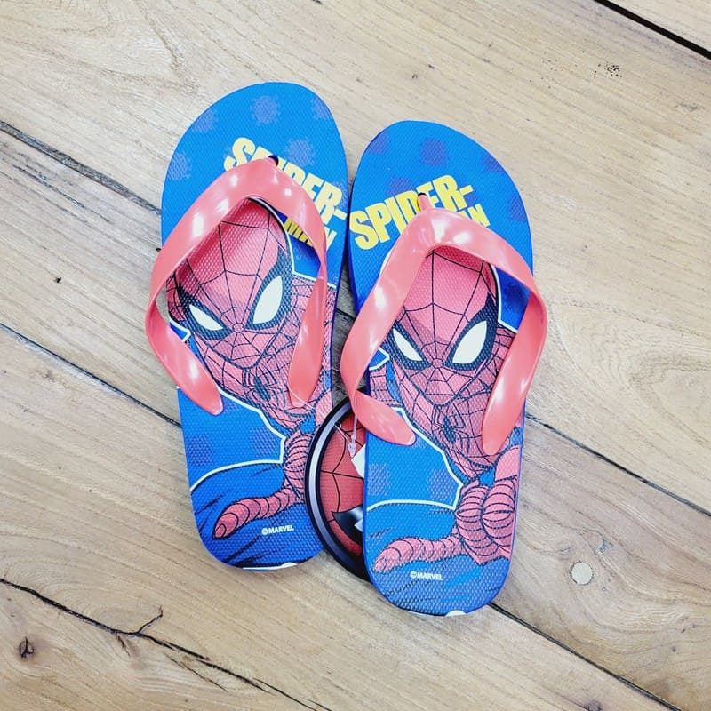 il-etait-une-seconde-fois-boutique-seconde-main-enfants-tongues-neuves-spiderman-bleu-vue-dessus
