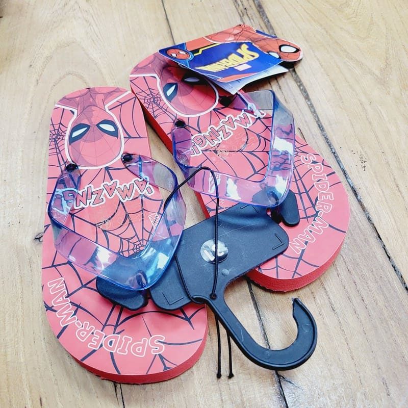 il-etait-une-seconde-fois-boutique-seconde-main-enfants-tongues-neuves-spiderman-rouge-vue-avant