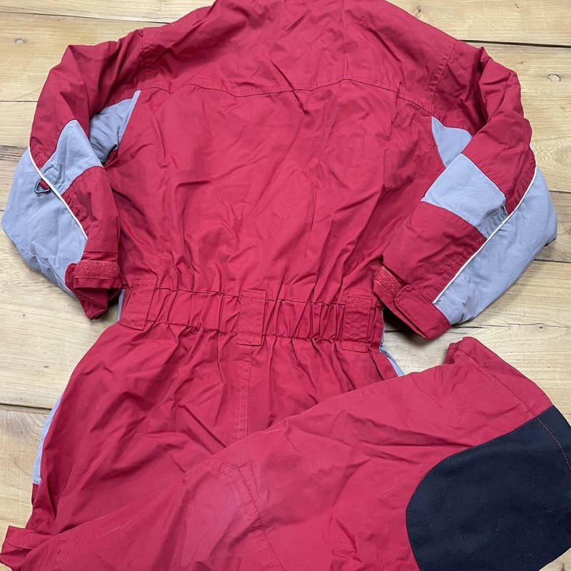 il-etait-une-seconde-fois-boutique-seconde-main-enfants-combinaison-ski-Go-sport-6-ans-vue-arriere