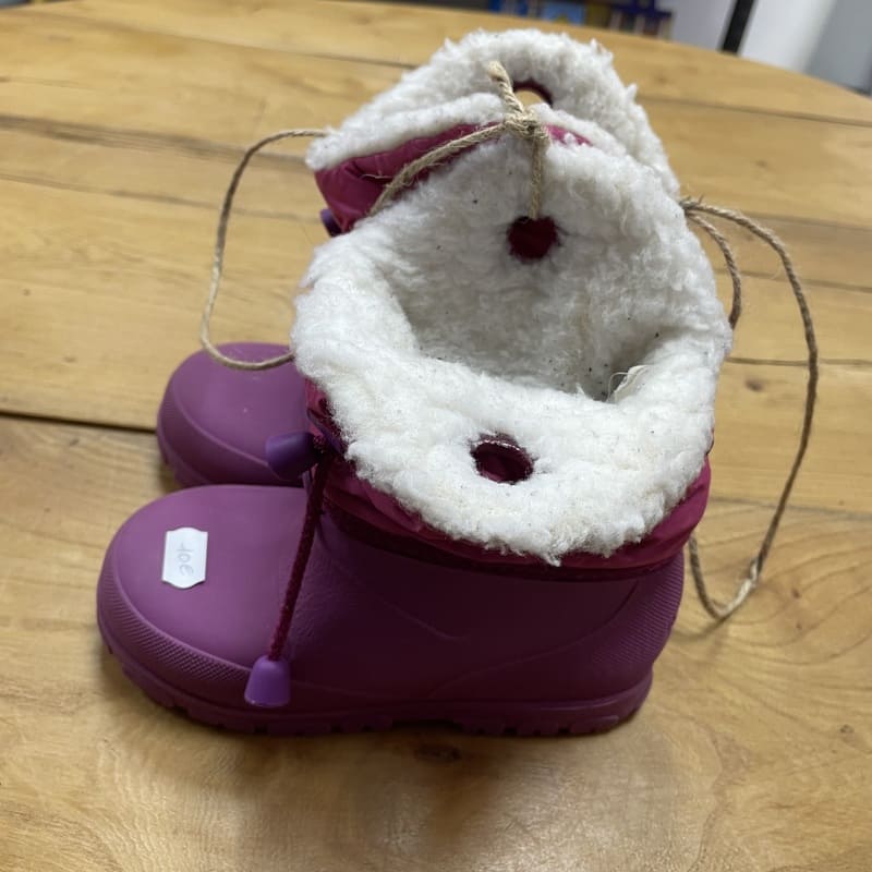 il-etait-une-seconde-fois-boutique-seconde-main-enfants-bottes-ski-rose-T24-25-vue-dessus