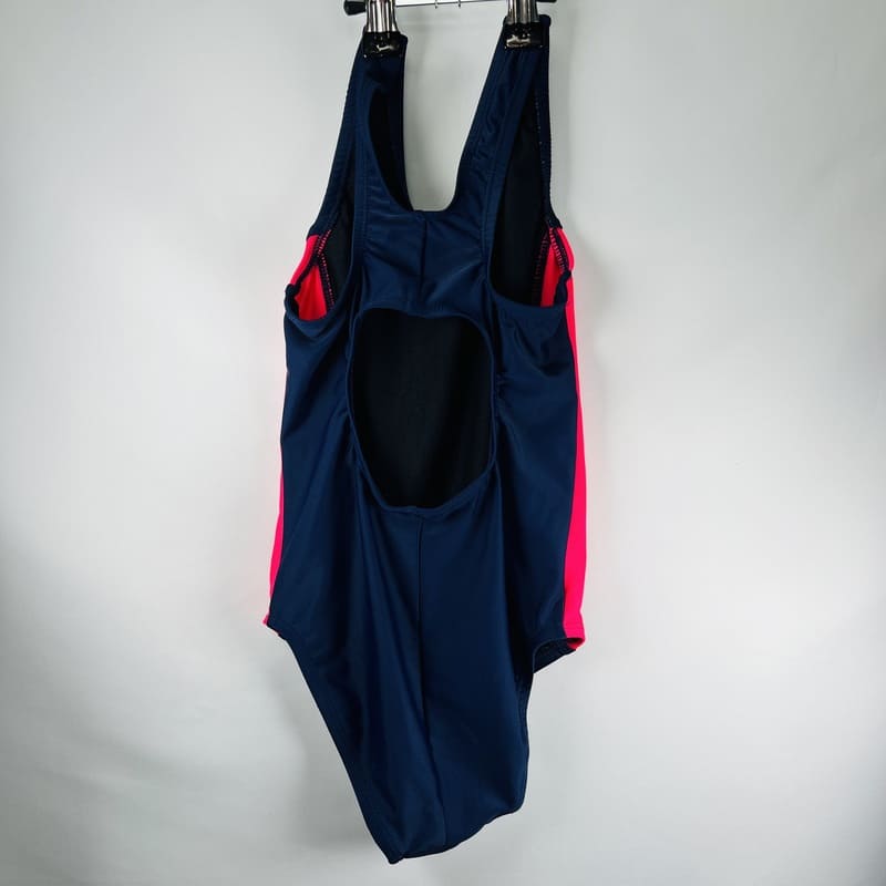 il-etait-une-seconde-fois-boutique-seconde-main-enfants-maillot-de-bain-fille-6-ans-derriere