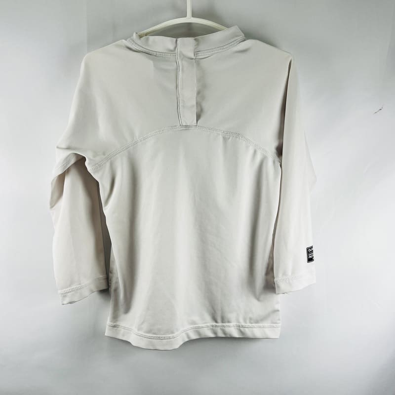 il-etait-une-seconde-fois-boutique-seconde-main-enfants-tee-shirt-anti-uv-4-ans-derrier