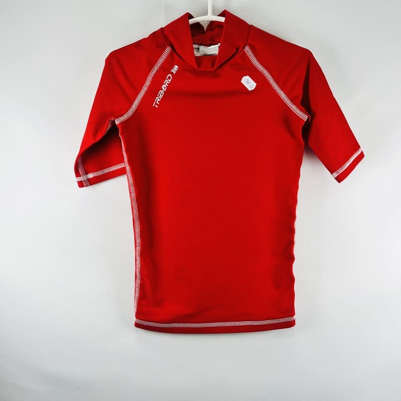 il-etait-une-seconde-fois-boutique-seconde-main-enfants-tee-shirt-anti-uv-rouge-4-ans-devant