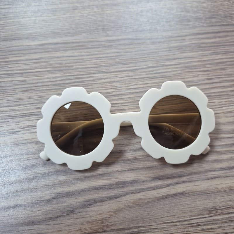 il-etait-une-seconde-fois-boutique-seconde-main-enfants-Lunettes-de-soleil-enfant-1-6-ans-uv-400-fleur-blanche