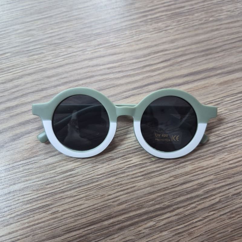 il-etait-une-seconde-fois-boutique-seconde-main-enfants-Lunettes-de-soleil-enfant-1-6-ans-uv-400-verte-et-blanche