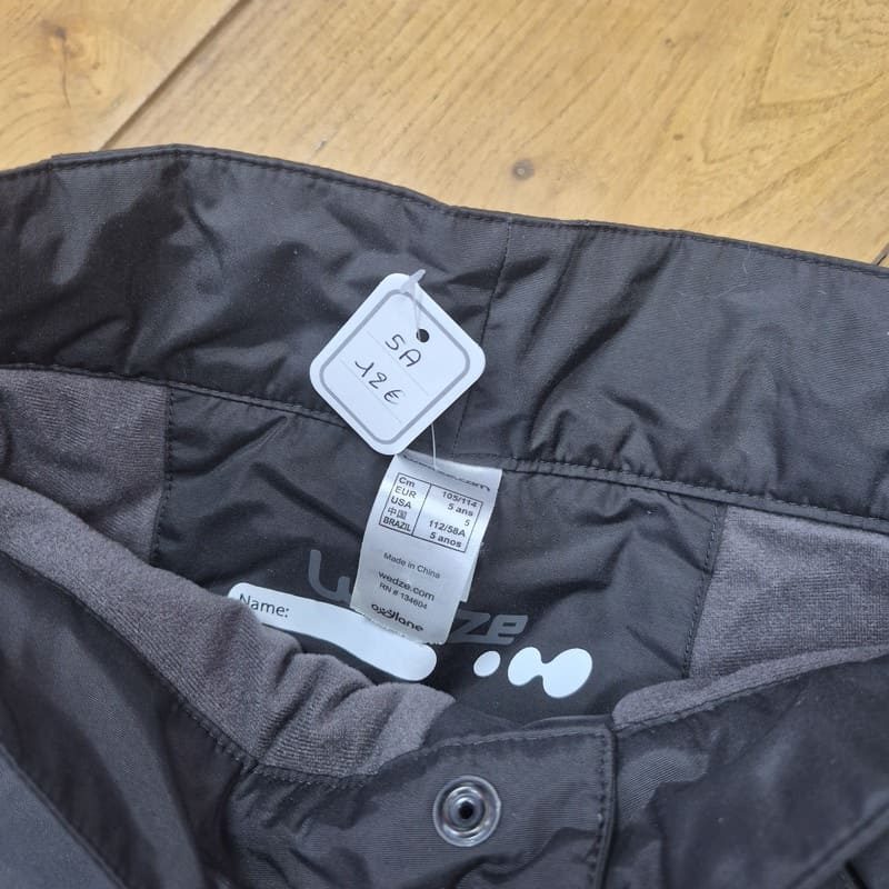 il-etait-une-seconde-fois-boutique-seconde-main-enfants-Pantalon-ski-gris-Wedze-5-ans-detail-etiquette