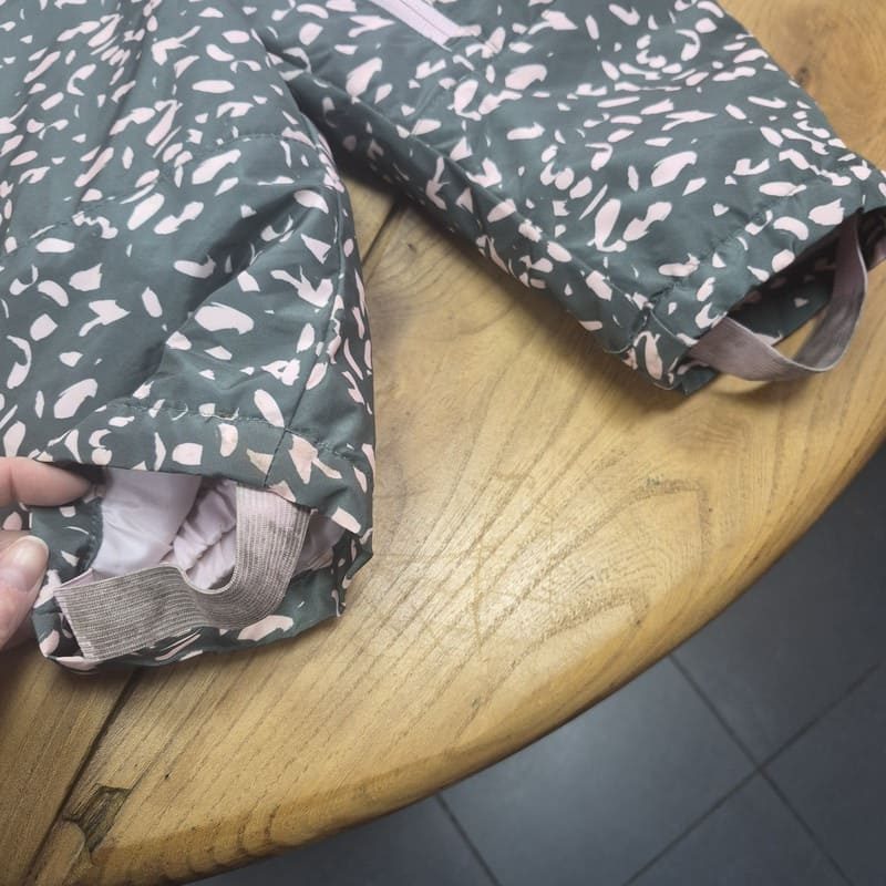 il-etait-une-seconde-fois-boutique-seconde-main-enfants-combinaison-ski-Lupulu-18-mois-gris-et-rose-vue-defaut-bas-pantalon