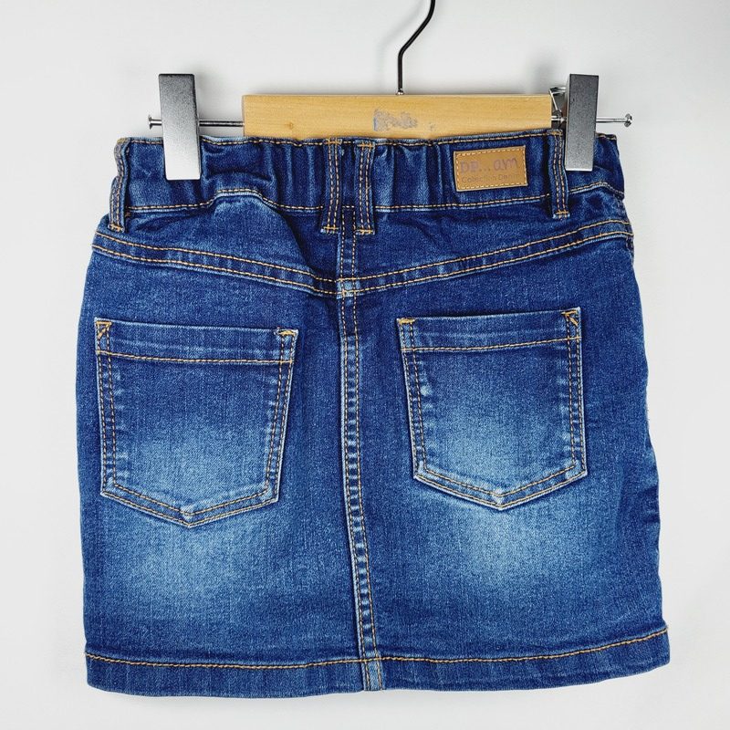 il-etait-une-seconde-fois-boutique-seconde-main-enfants-jupe-jean-fille-6-ans-DPAM-vue-arriere