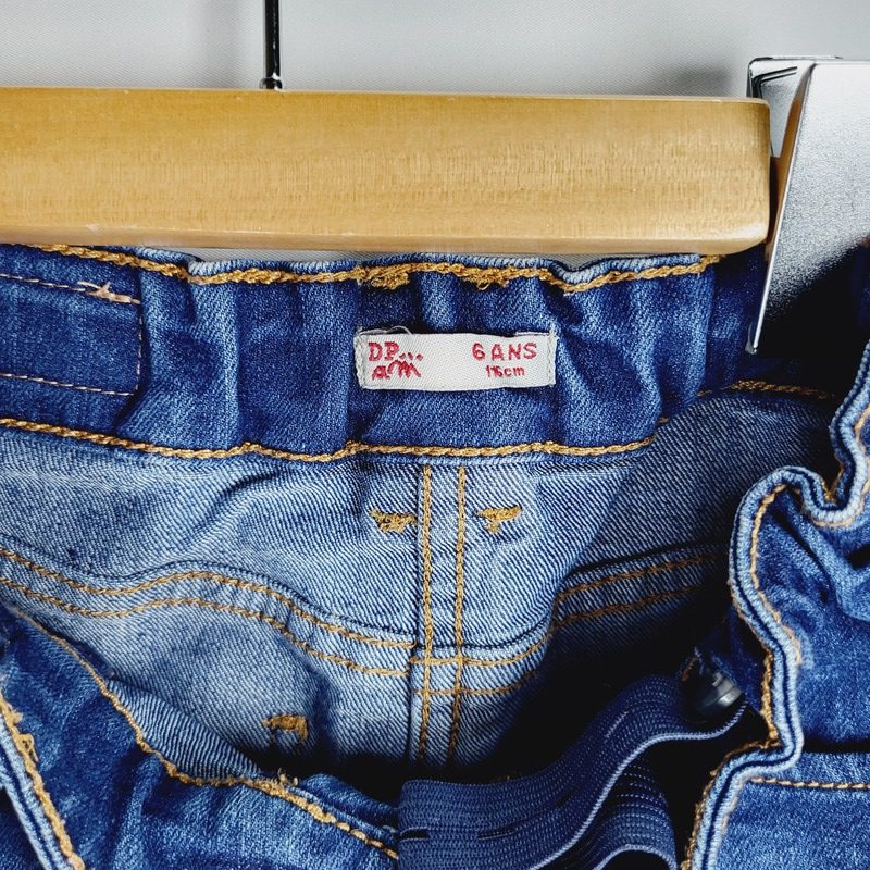 il-etait-une-seconde-fois-boutique-seconde-main-enfants-jupe-jean-fille-6-ans-DPAM-vue-etiquette