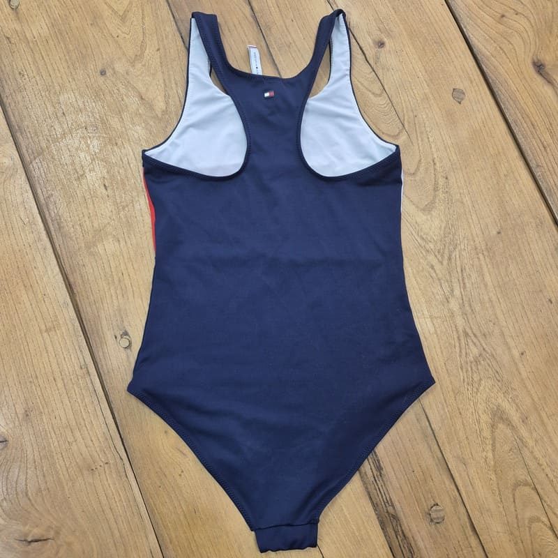 il-etait-une-seconde-fois-boutique-seconde-main-enfants-maillot-de-bain-fille-8-10-ans-tommy-hilfiger-vue-arriere